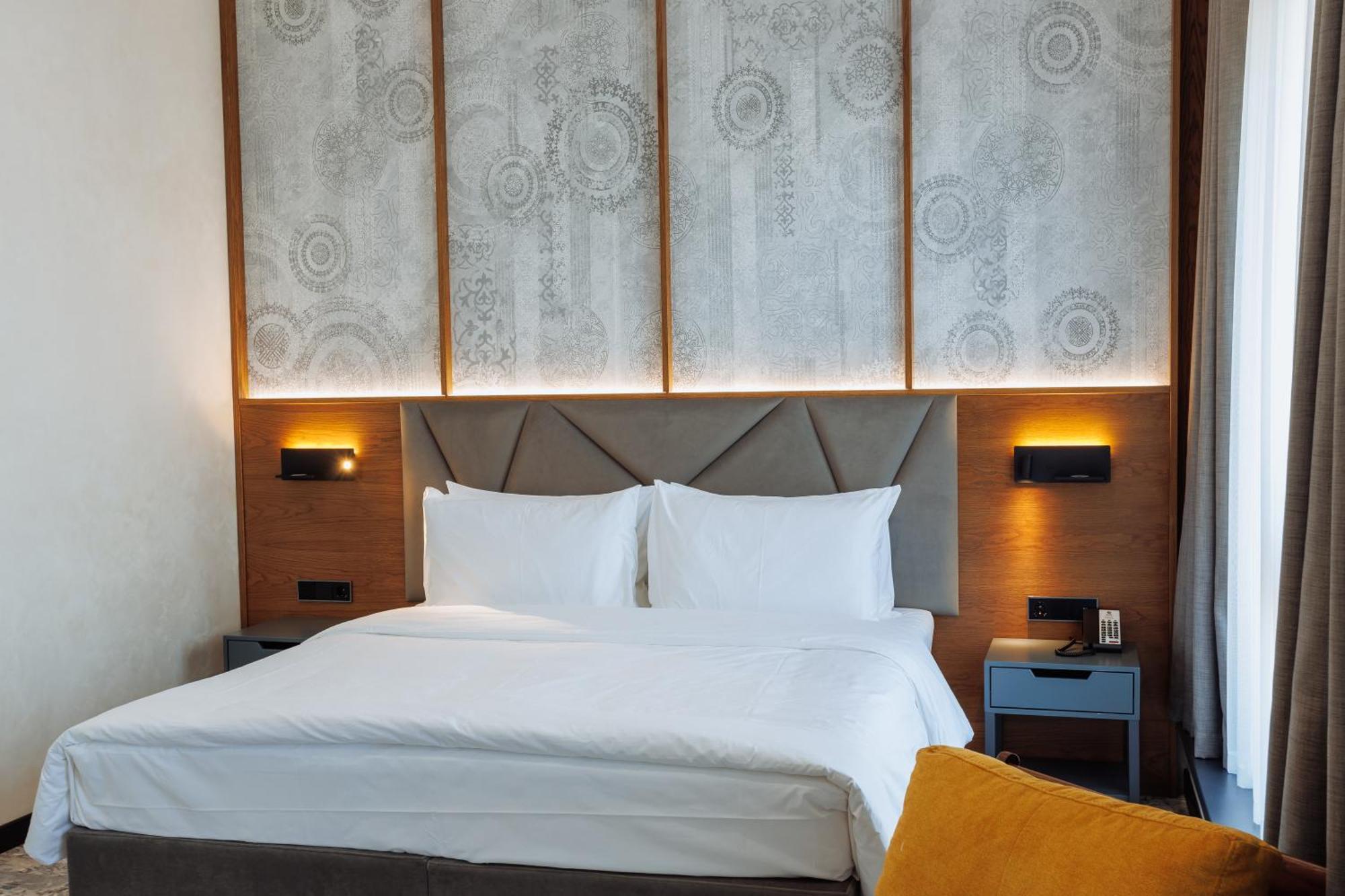 Aurum Garden Hotel Shymkent Ngoại thất bức ảnh
