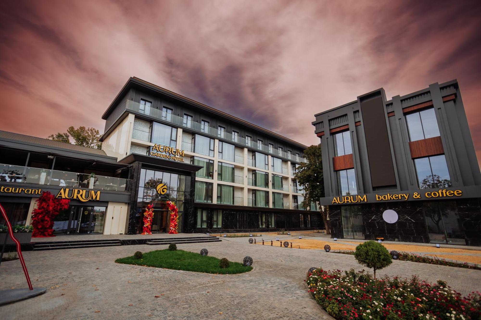 Aurum Garden Hotel Shymkent Ngoại thất bức ảnh