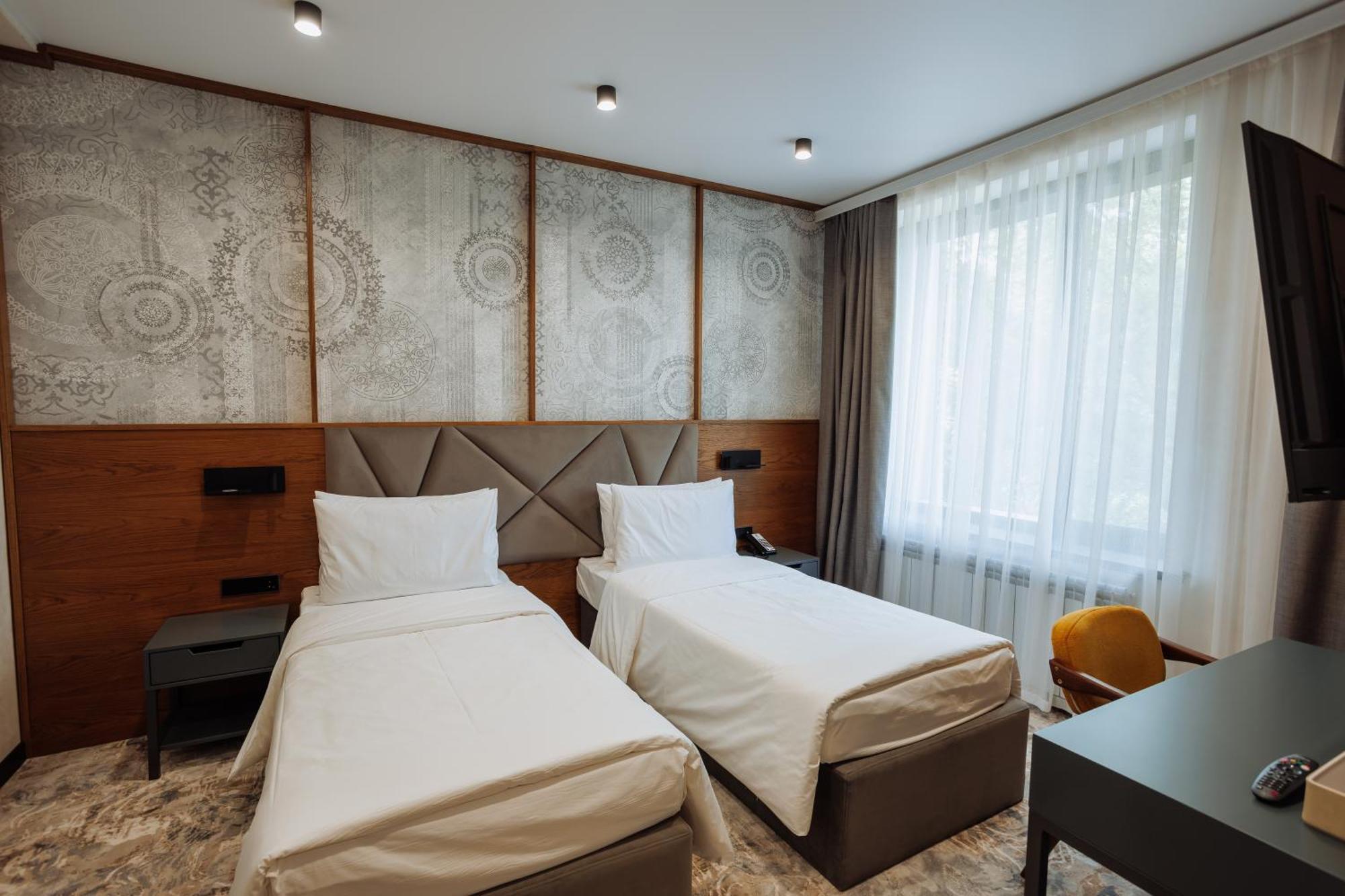 Aurum Garden Hotel Shymkent Ngoại thất bức ảnh