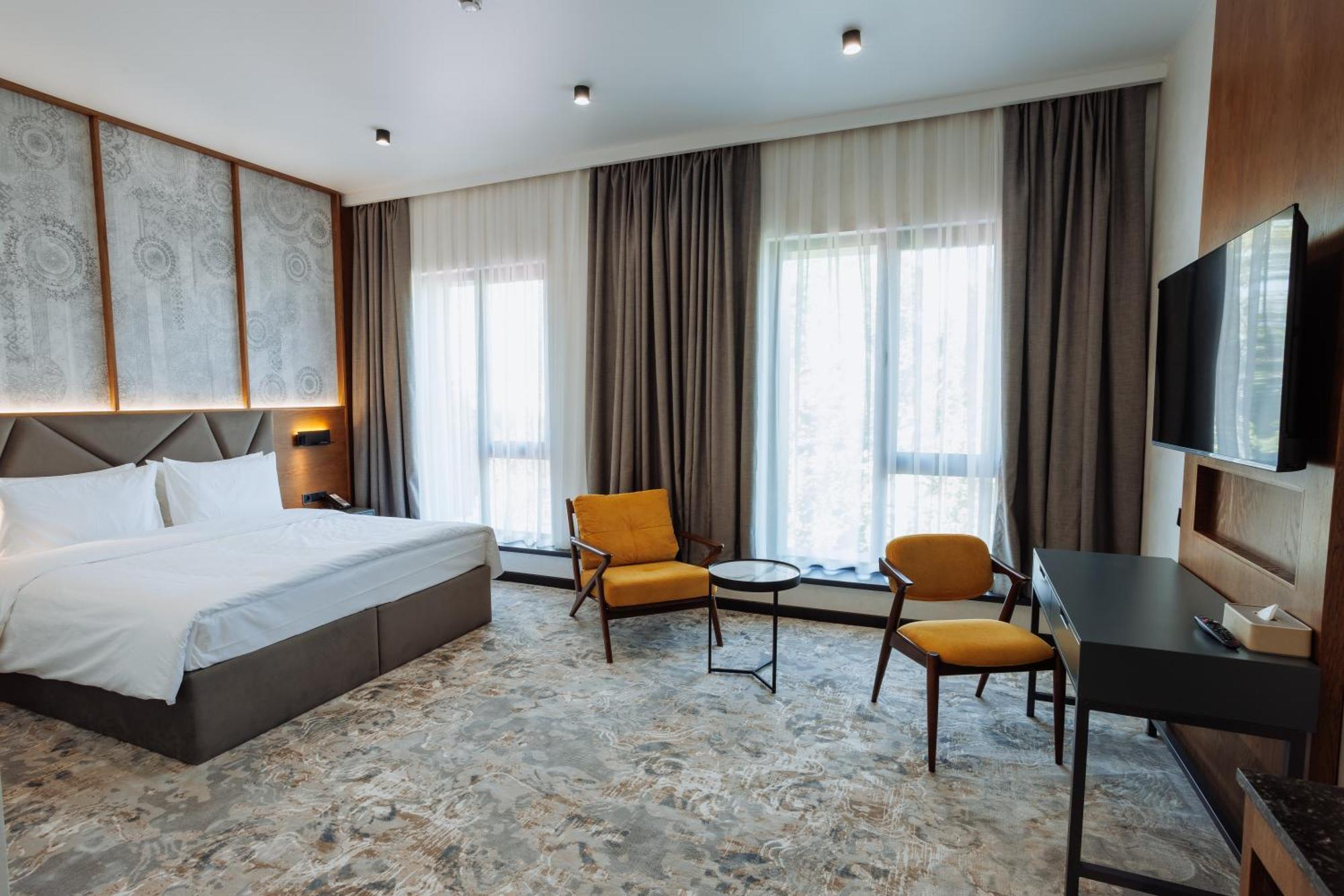 Aurum Garden Hotel Shymkent Ngoại thất bức ảnh