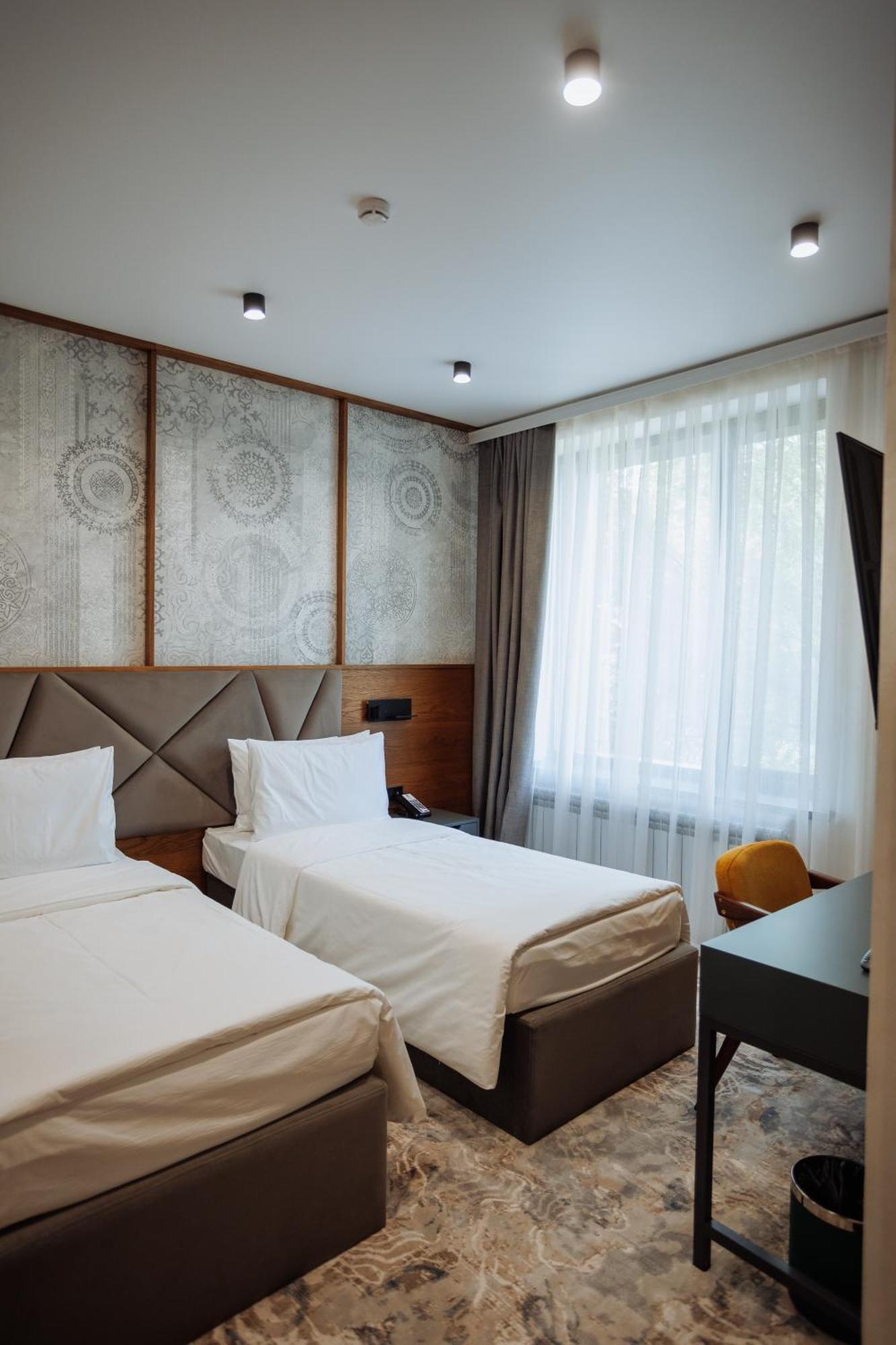 Aurum Garden Hotel Shymkent Ngoại thất bức ảnh