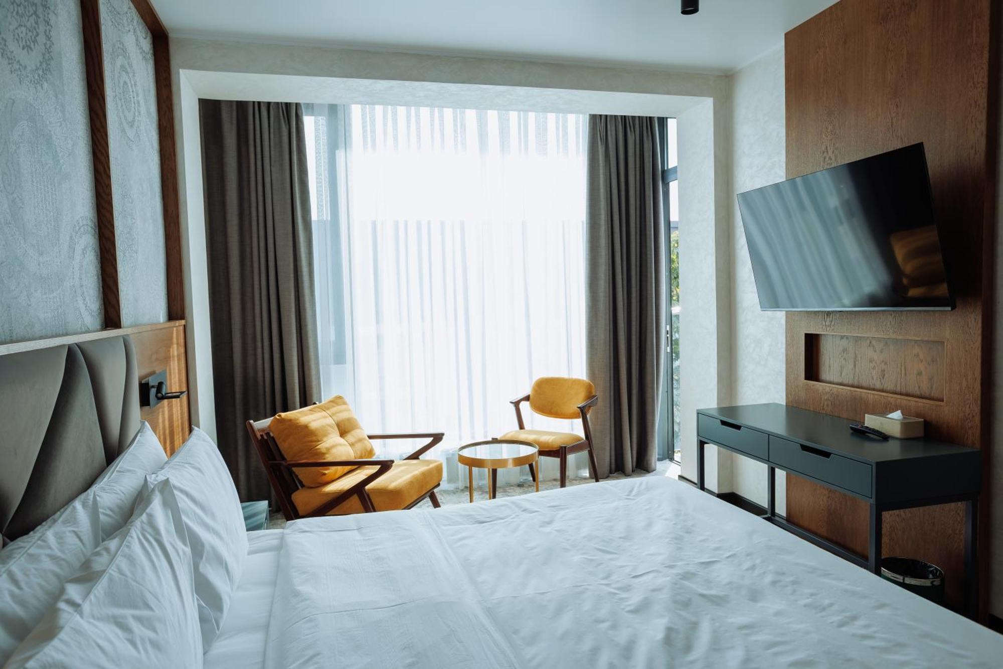 Aurum Garden Hotel Shymkent Ngoại thất bức ảnh
