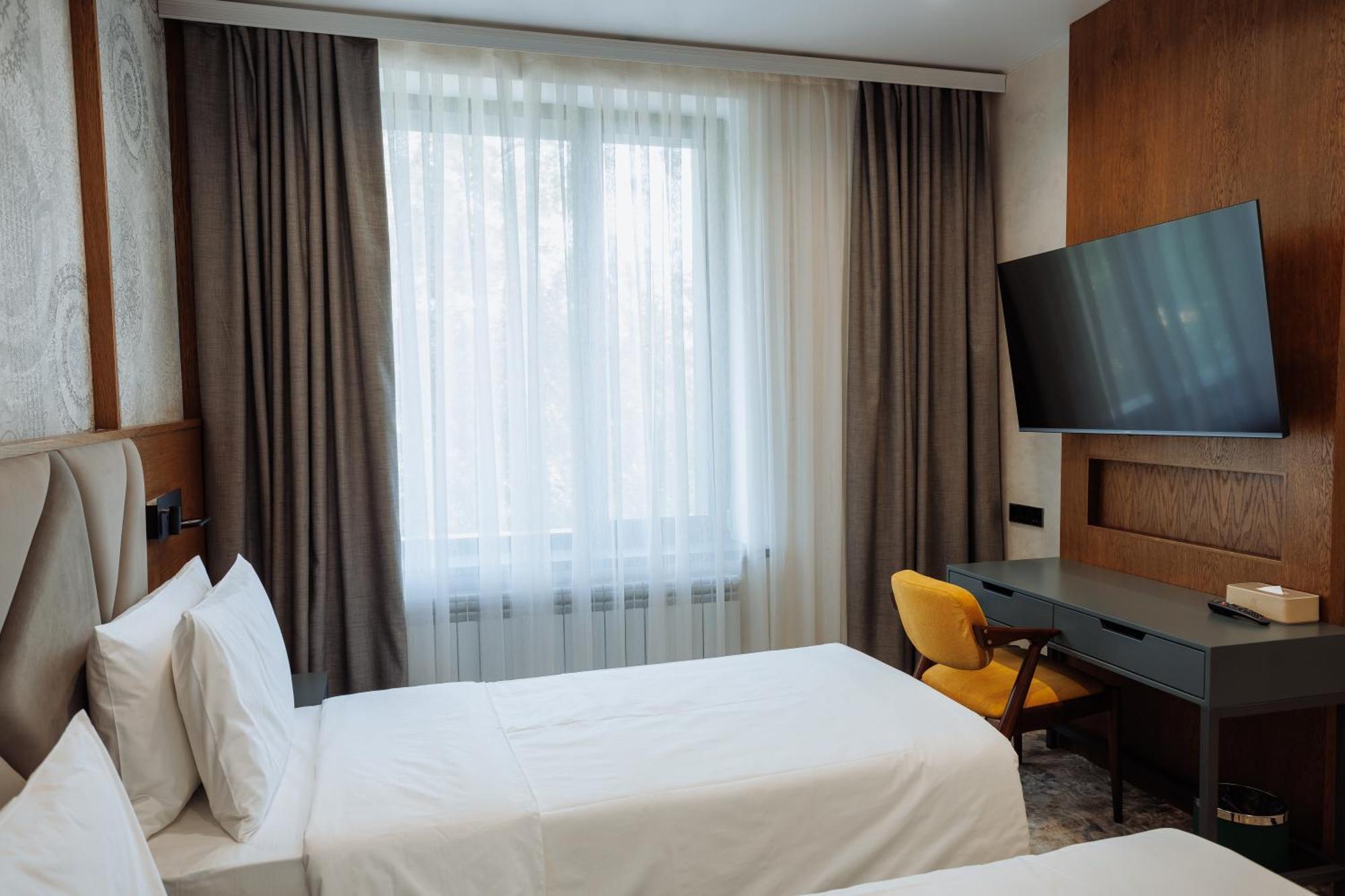 Aurum Garden Hotel Shymkent Ngoại thất bức ảnh