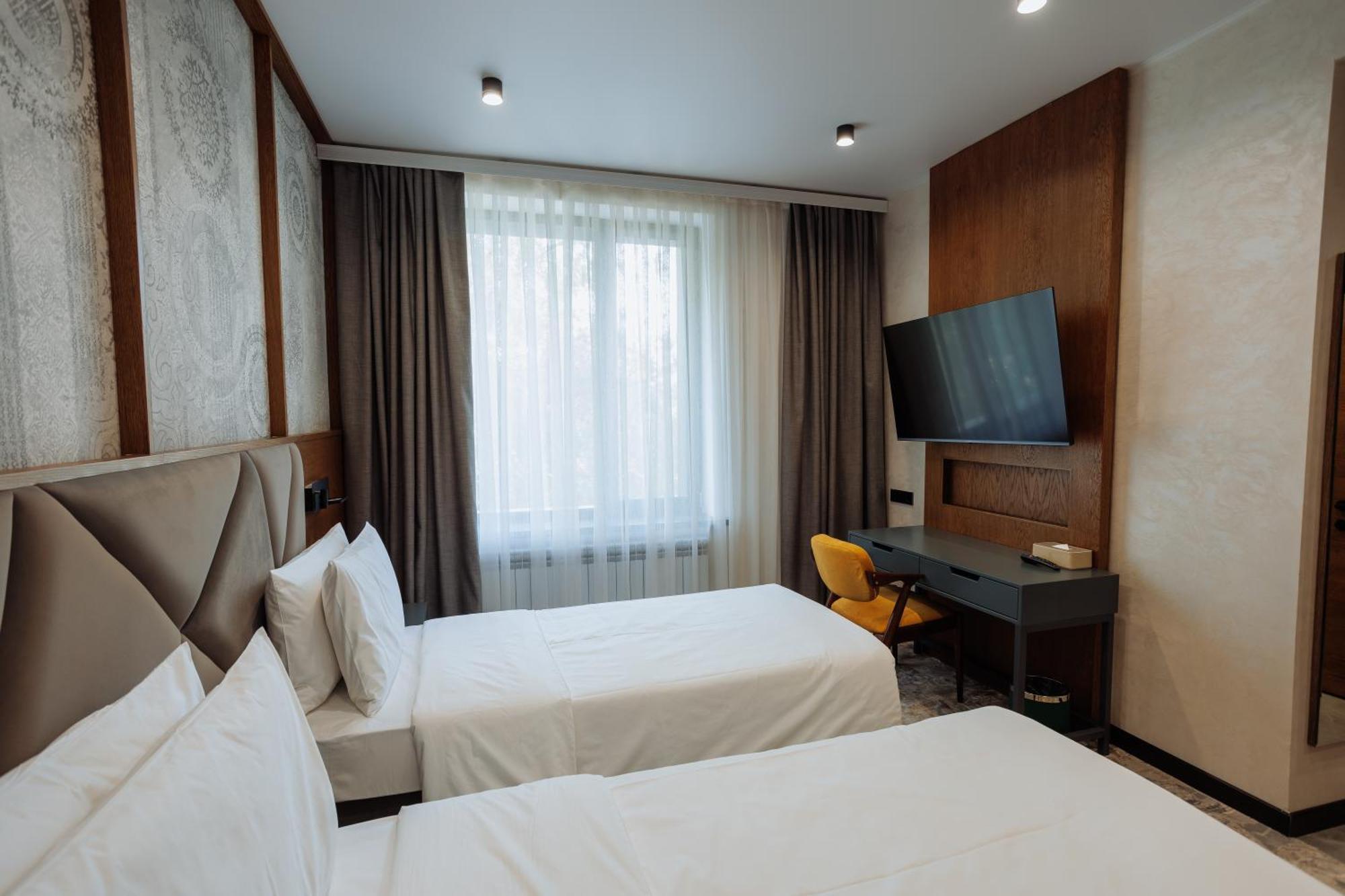 Aurum Garden Hotel Shymkent Ngoại thất bức ảnh