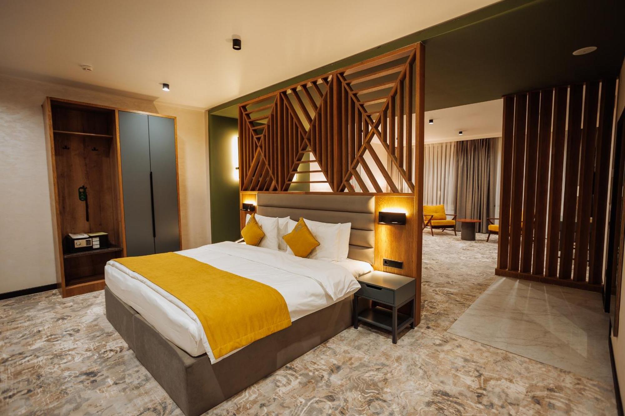 Aurum Garden Hotel Shymkent Ngoại thất bức ảnh