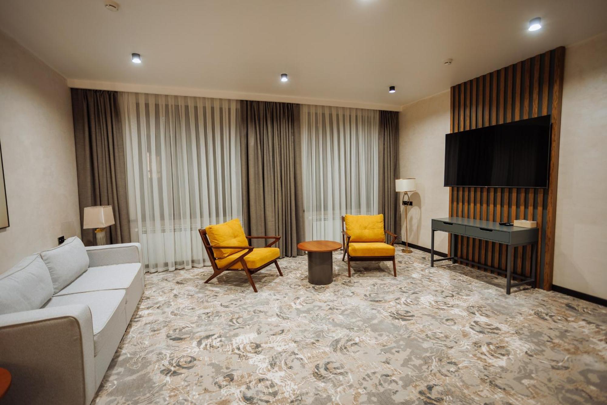 Aurum Garden Hotel Shymkent Ngoại thất bức ảnh